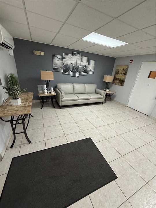 For Sale: $155,000 (1 beds, 1 baths, 785 Square Feet)