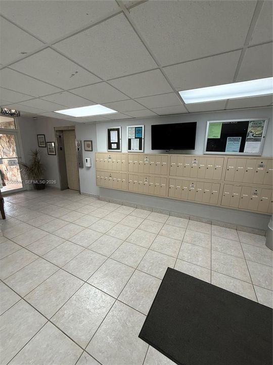 For Sale: $155,000 (1 beds, 1 baths, 785 Square Feet)