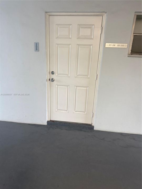 For Sale: $155,000 (1 beds, 1 baths, 785 Square Feet)