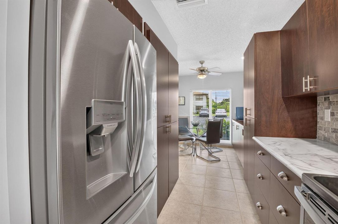 LARGE SIZED REFRIGERATOR