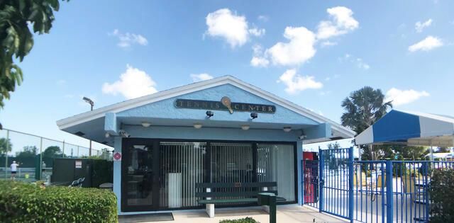 TENNIS PRO SHOP