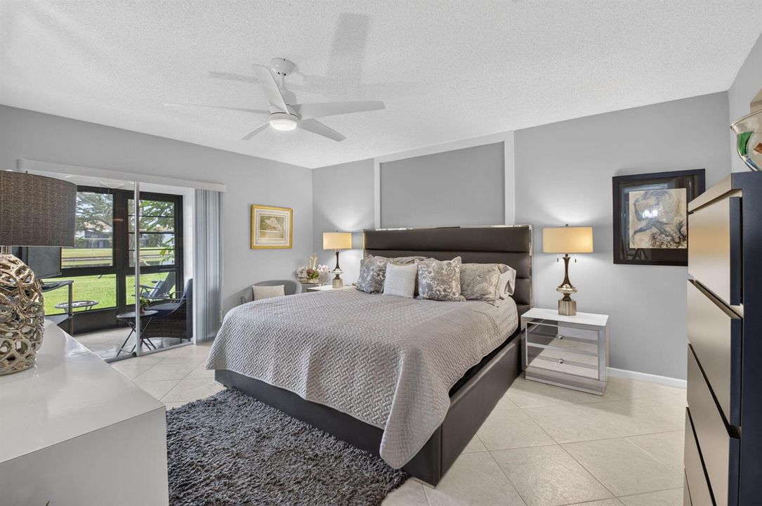 LARGE MASTER BEDROOM