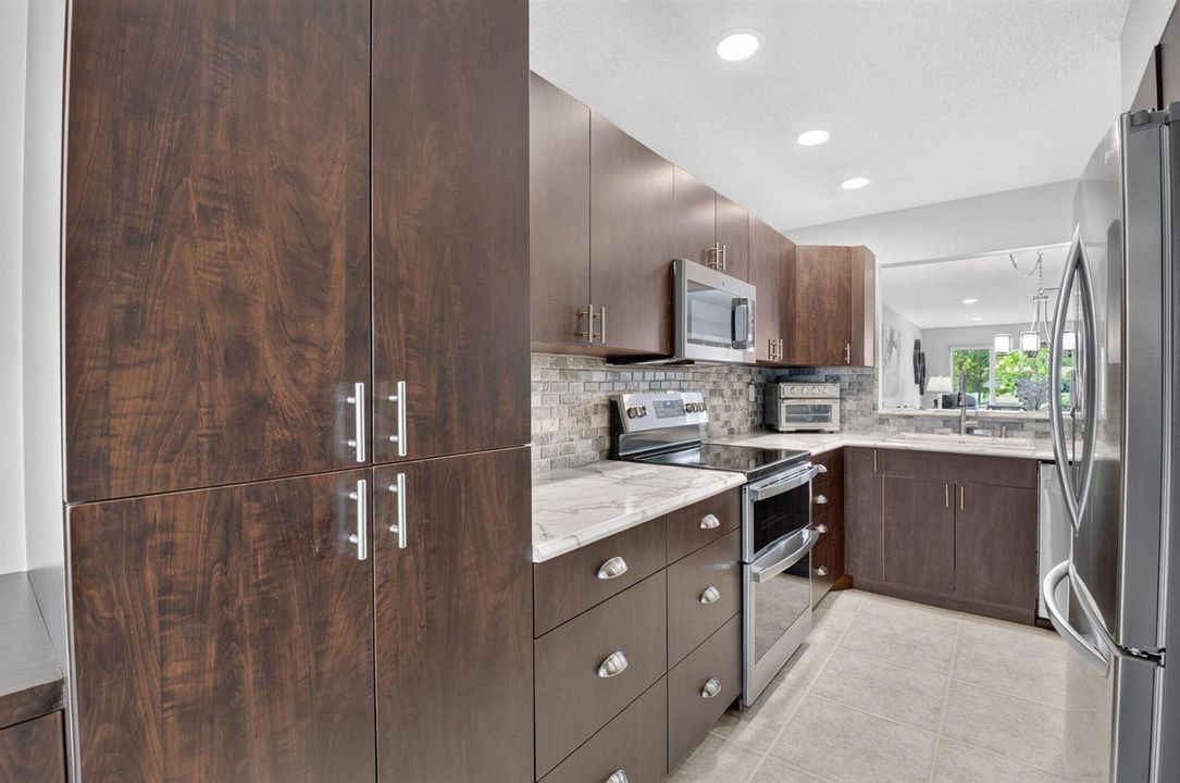KITCHEN PANTRY
