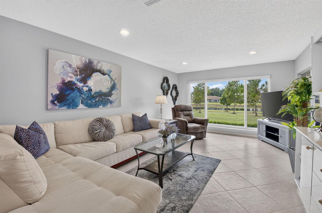 LIVING AREA ... WHAT A VIEW!