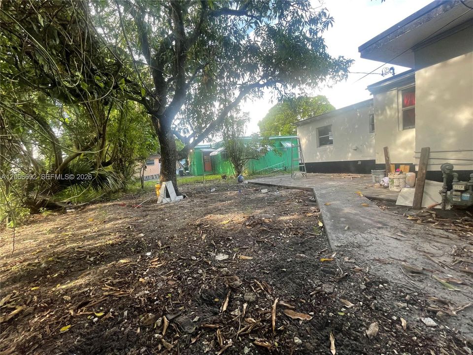 En Venta: $409,000 (5 camas, 2 baños, 1798 Pies cuadrados)