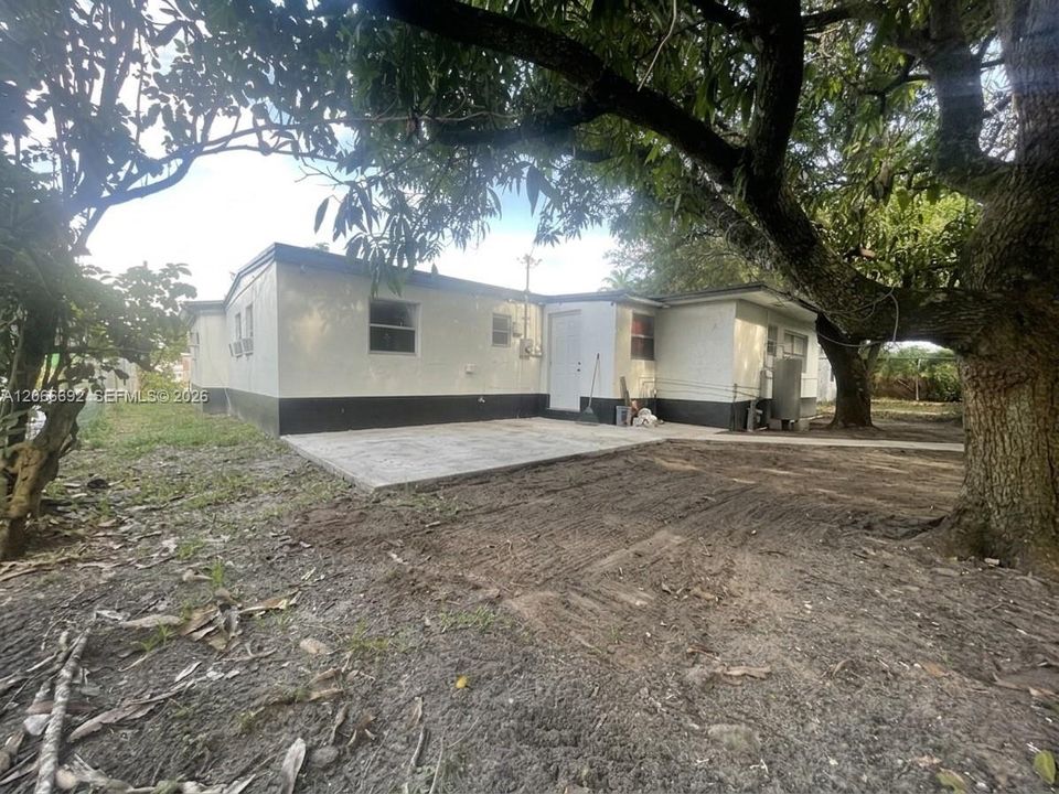 En Venta: $409,000 (5 camas, 2 baños, 1798 Pies cuadrados)