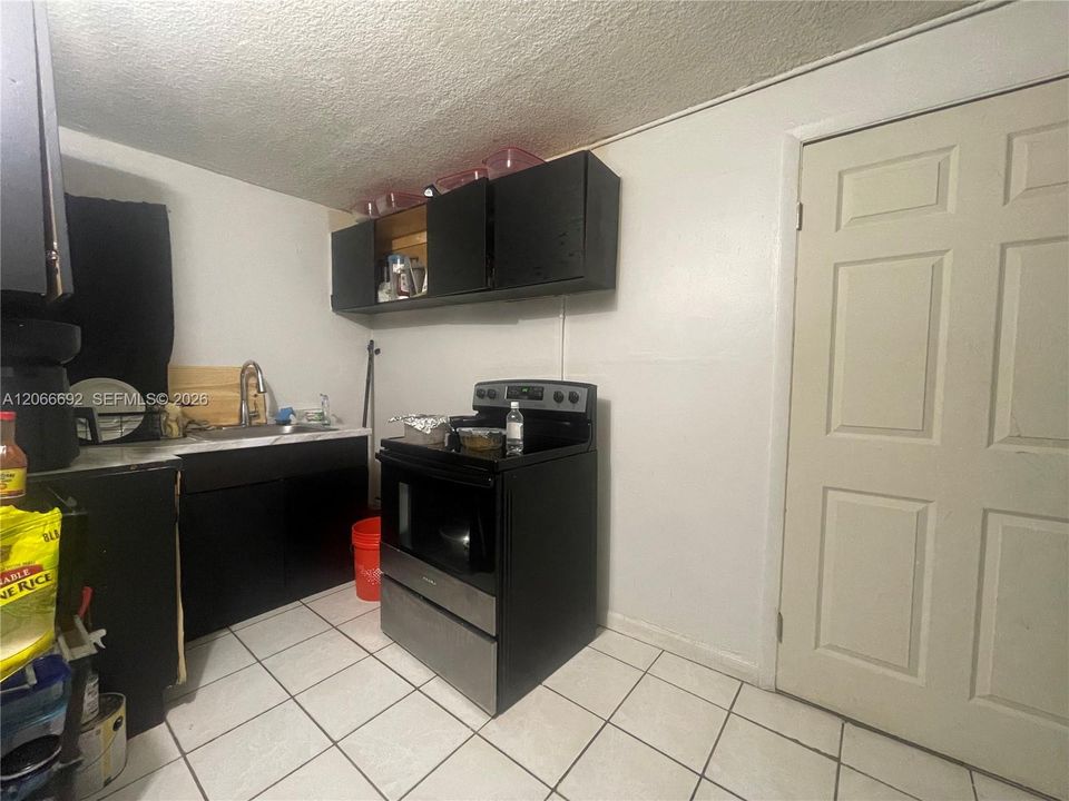 En Venta: $409,000 (5 camas, 2 baños, 1798 Pies cuadrados)