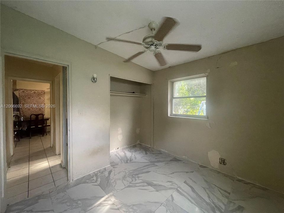 En Venta: $409,000 (5 camas, 2 baños, 1798 Pies cuadrados)