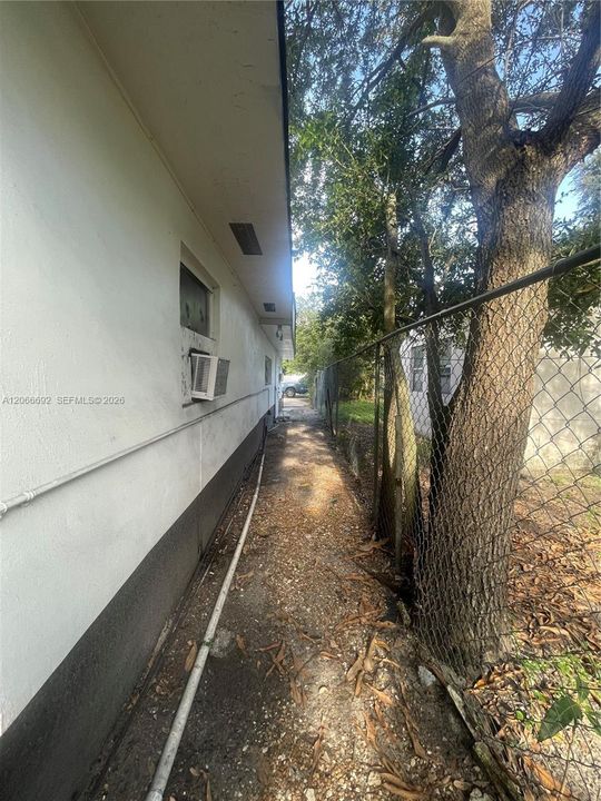 En Venta: $409,000 (5 camas, 2 baños, 1798 Pies cuadrados)