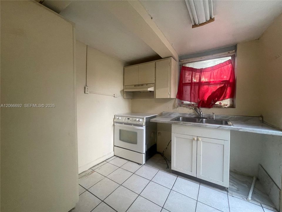 En Venta: $409,000 (5 camas, 2 baños, 1798 Pies cuadrados)