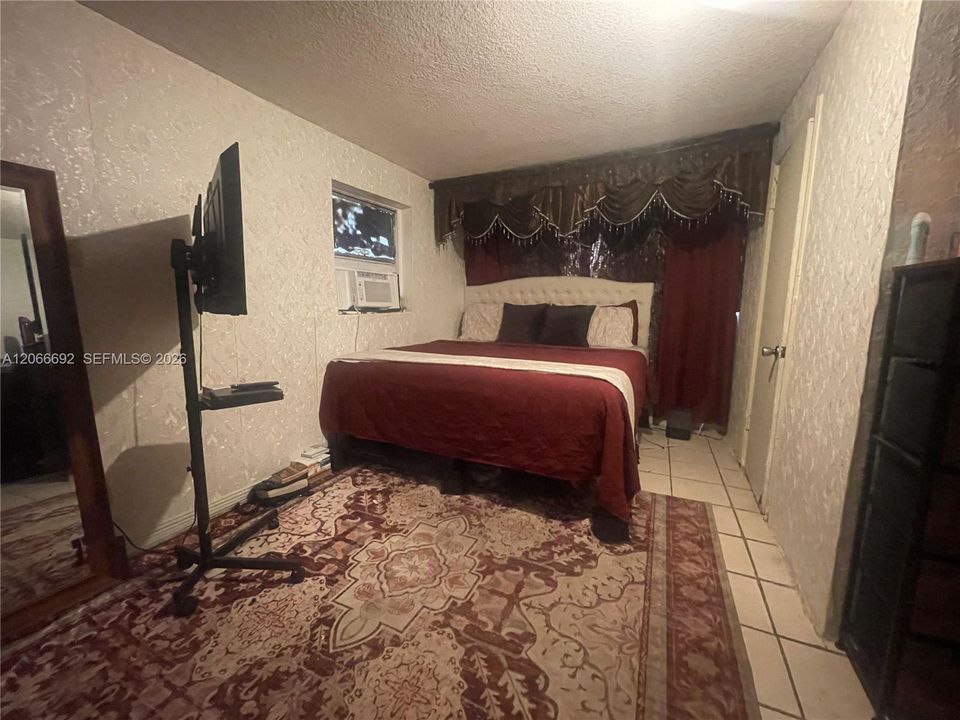 En Venta: $409,000 (5 camas, 2 baños, 1798 Pies cuadrados)