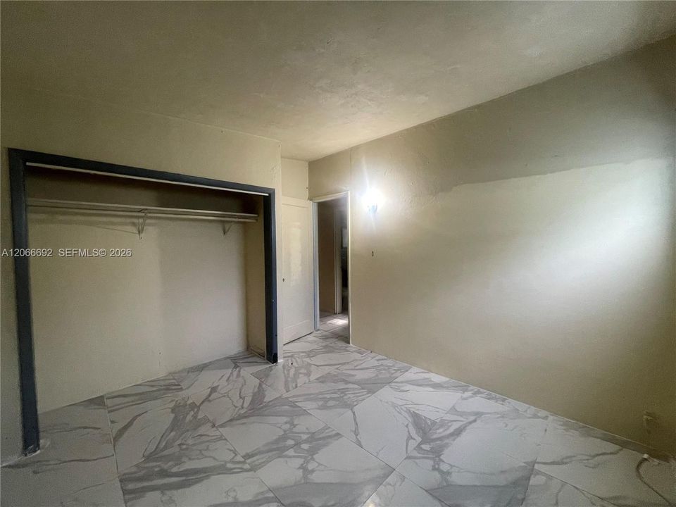 En Venta: $409,000 (5 camas, 2 baños, 1798 Pies cuadrados)
