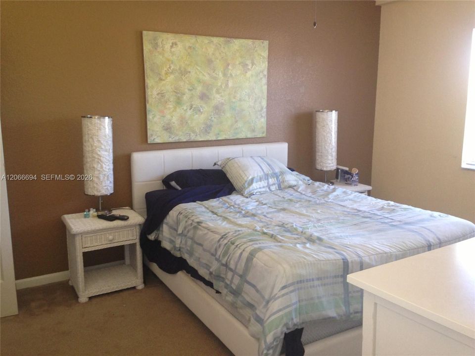 For Sale: $195,000 (1 beds, 1 baths, 804 Square Feet)