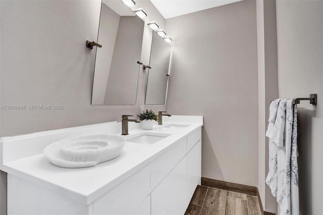 For Sale: $1,195,000 (2 beds, 2 baths, 1313 Square Feet)