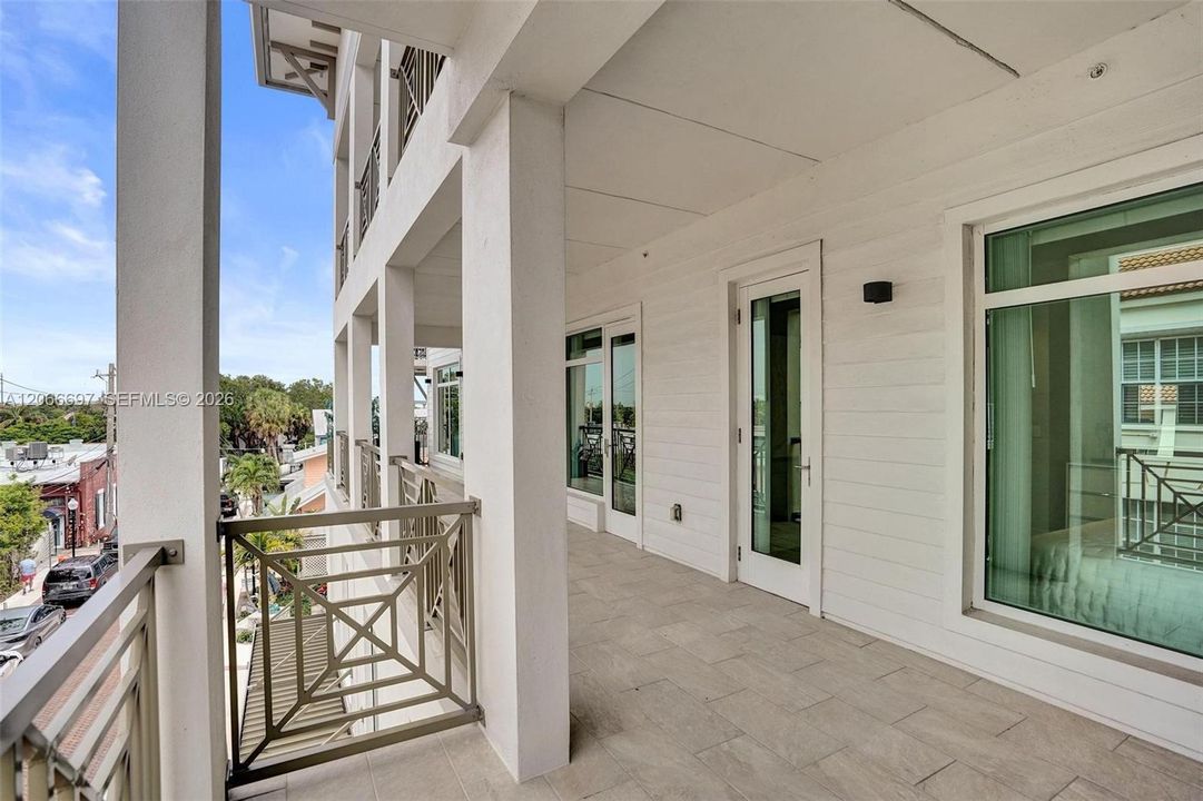 For Sale: $1,195,000 (2 beds, 2 baths, 1313 Square Feet)