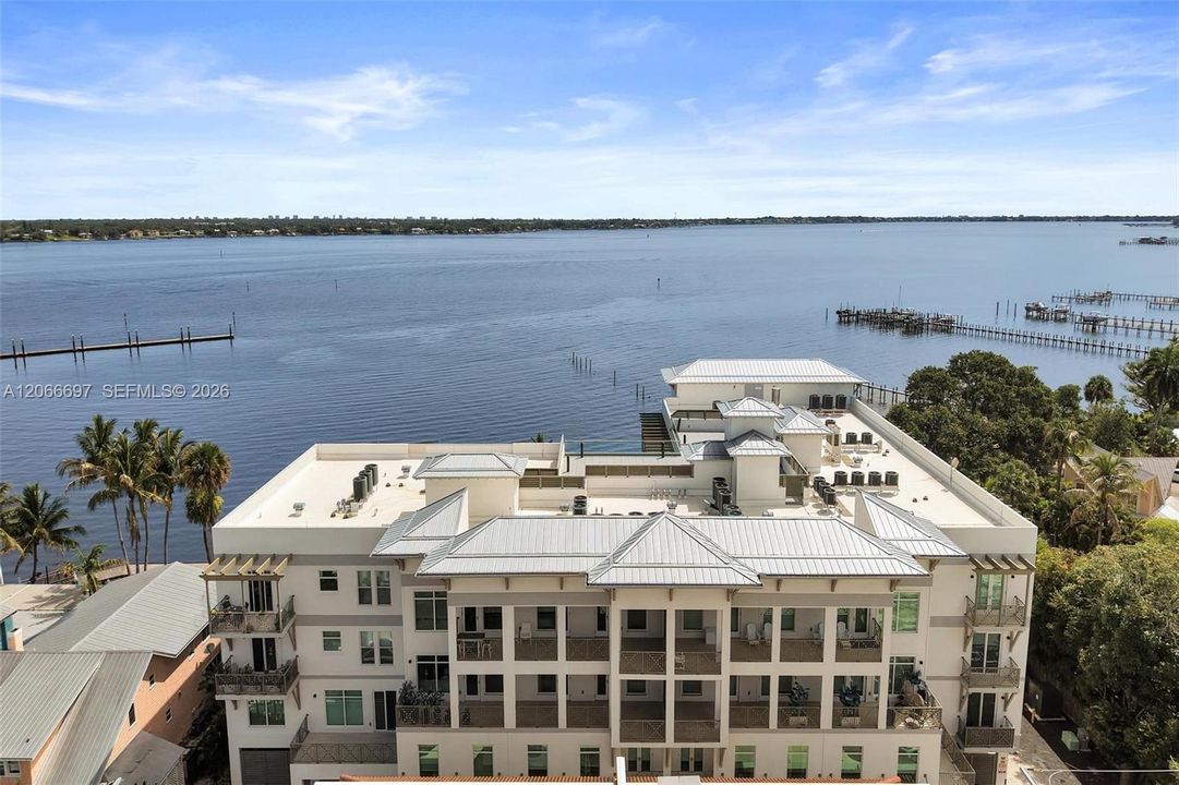 For Sale: $1,195,000 (2 beds, 2 baths, 1313 Square Feet)