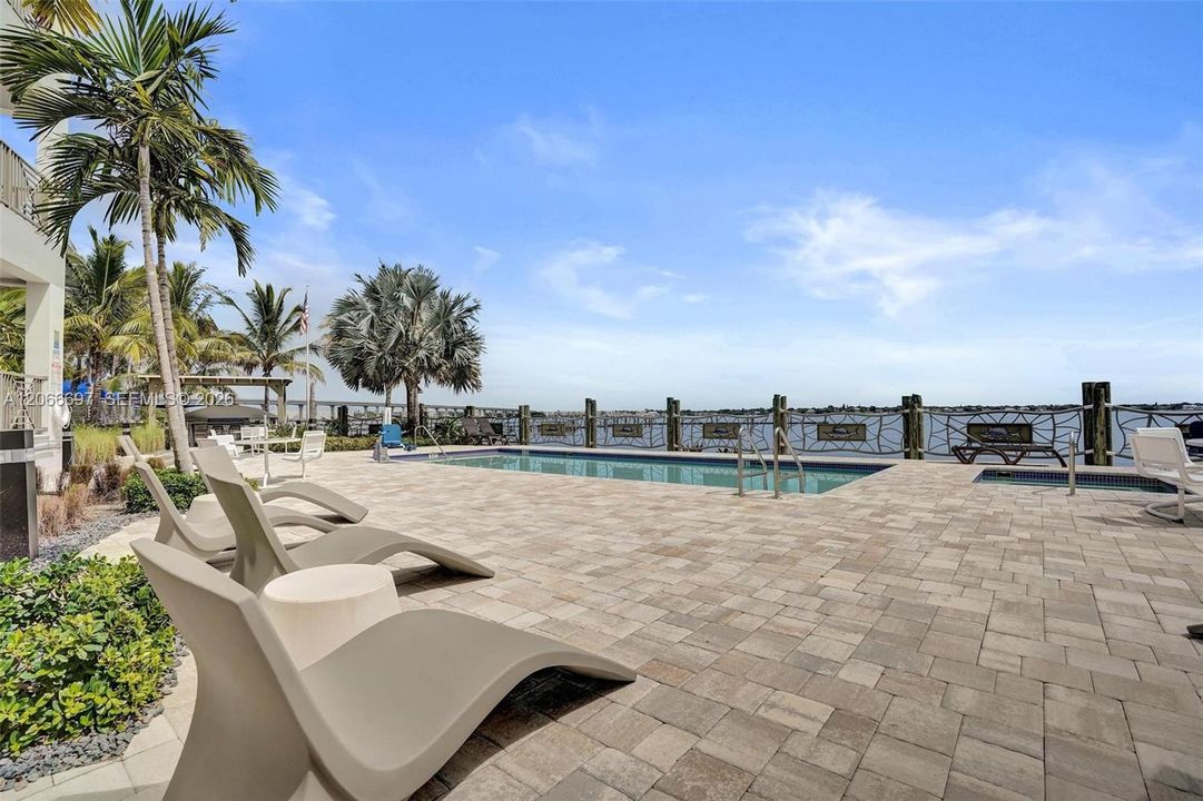 For Sale: $1,195,000 (2 beds, 2 baths, 1313 Square Feet)