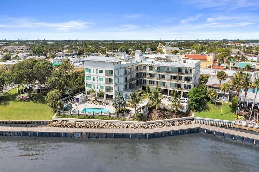 For Sale: $1,195,000 (2 beds, 2 baths, 1313 Square Feet)