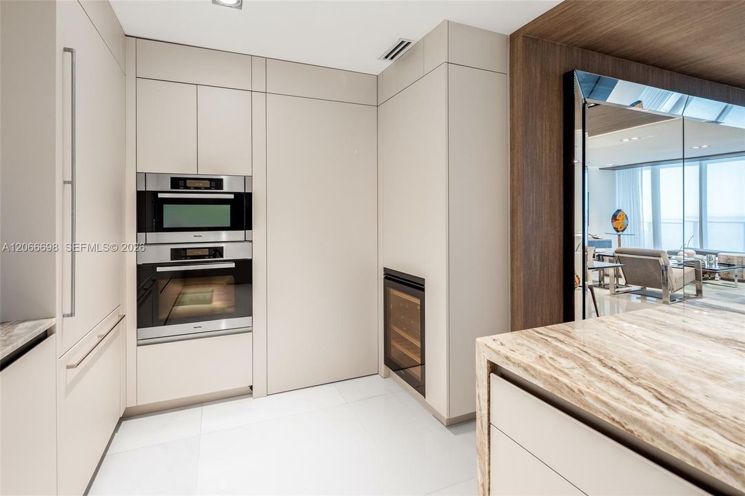 В аренду: $22,500 (2 спален, 2 ванн, 1703 Квадратных фут)