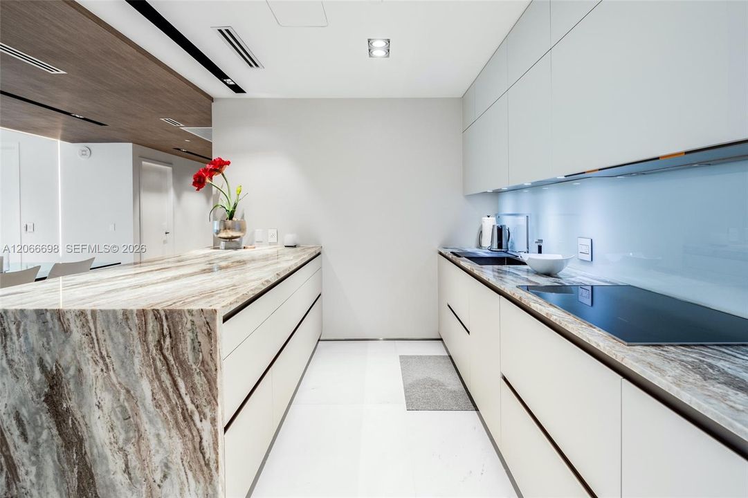 В аренду: $22,500 (2 спален, 2 ванн, 1703 Квадратных фут)