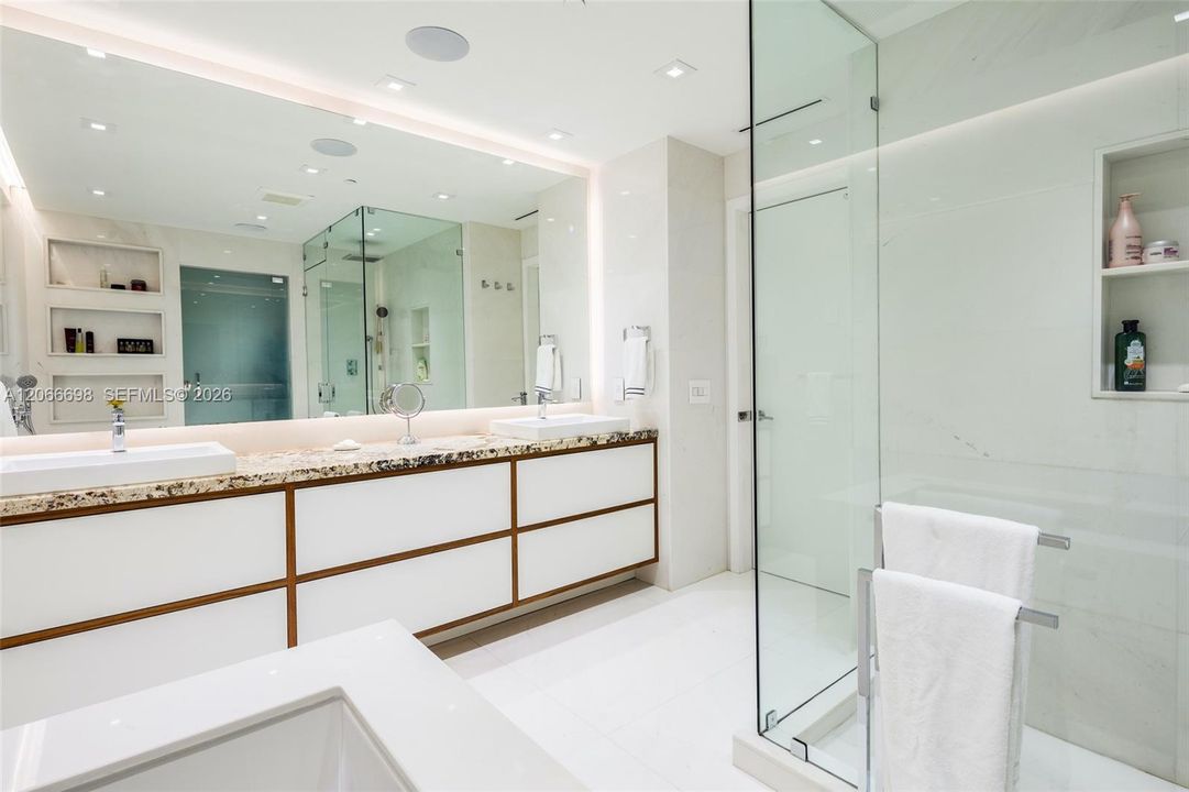В аренду: $22,500 (2 спален, 2 ванн, 1703 Квадратных фут)