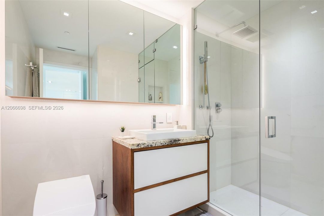В аренду: $22,500 (2 спален, 2 ванн, 1703 Квадратных фут)