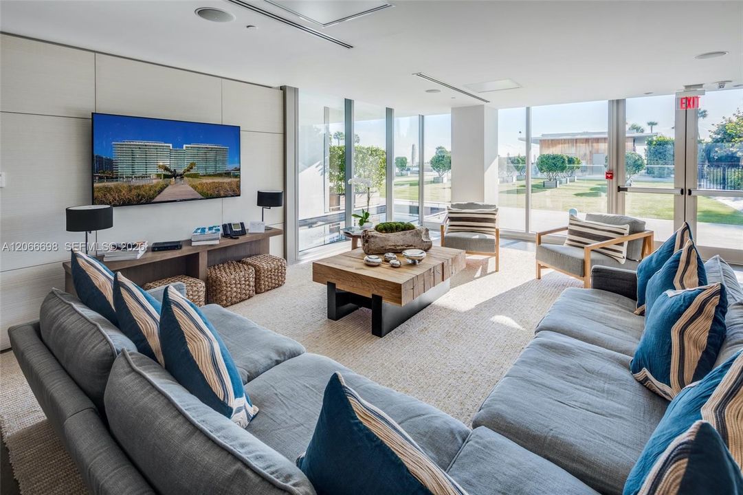 В аренду: $22,500 (2 спален, 2 ванн, 1703 Квадратных фут)