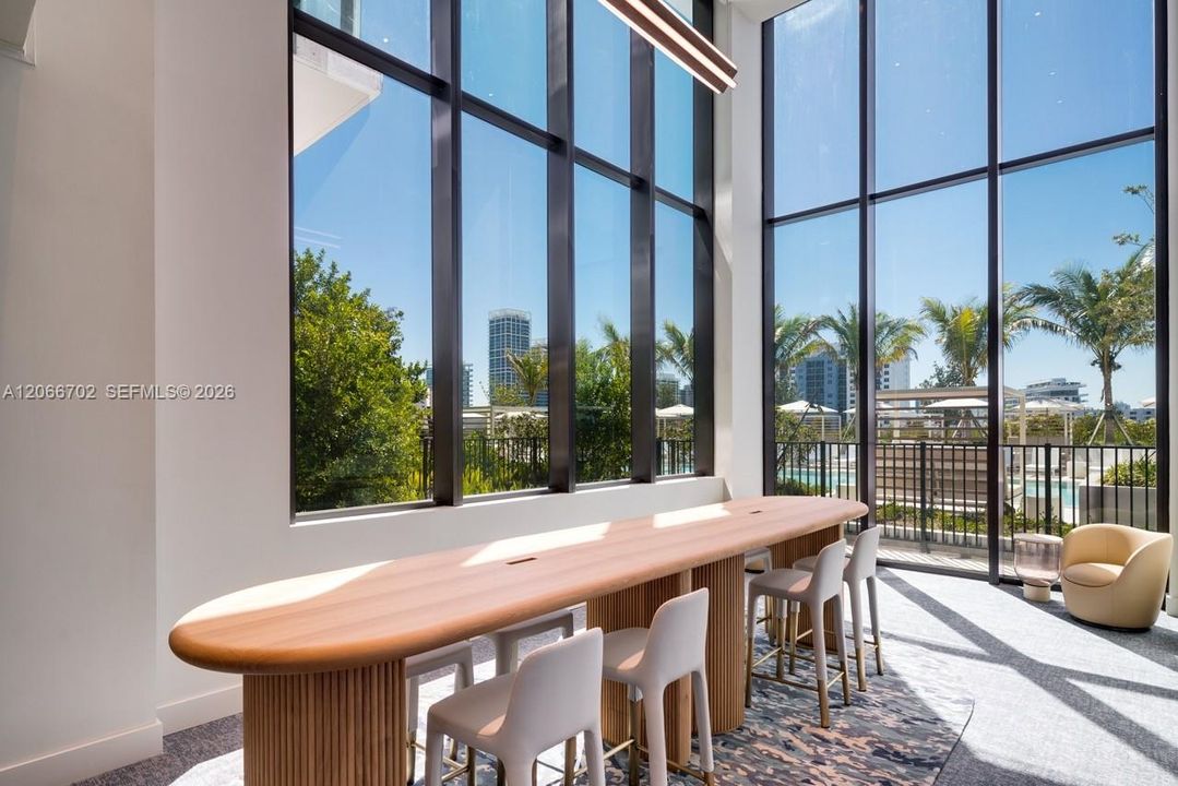 For Rent: $9,000 (3 beds, 2 baths, 972 Square Feet)