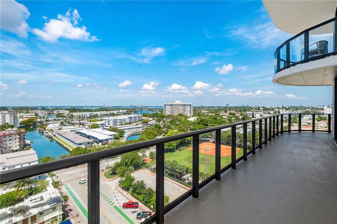 For Rent: $9,000 (3 beds, 2 baths, 972 Square Feet)