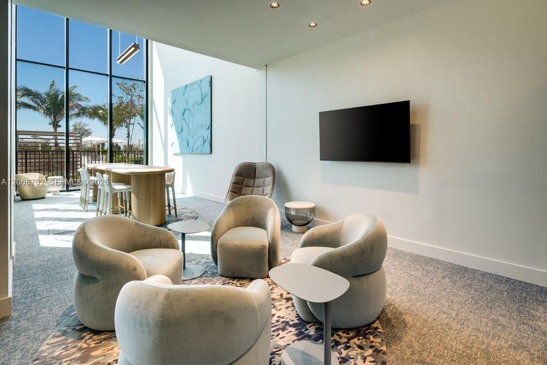 For Rent: $9,000 (3 beds, 2 baths, 972 Square Feet)