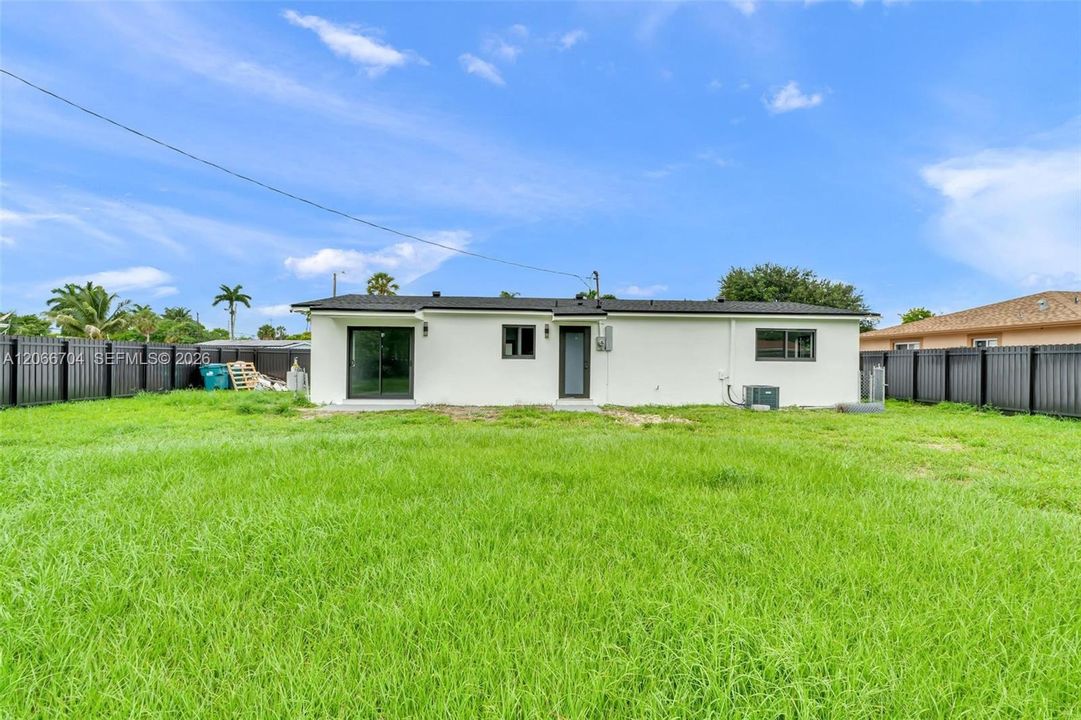 Activo con contrato: $570,000 (3 camas, 2 baños, 1300 Pies cuadrados)