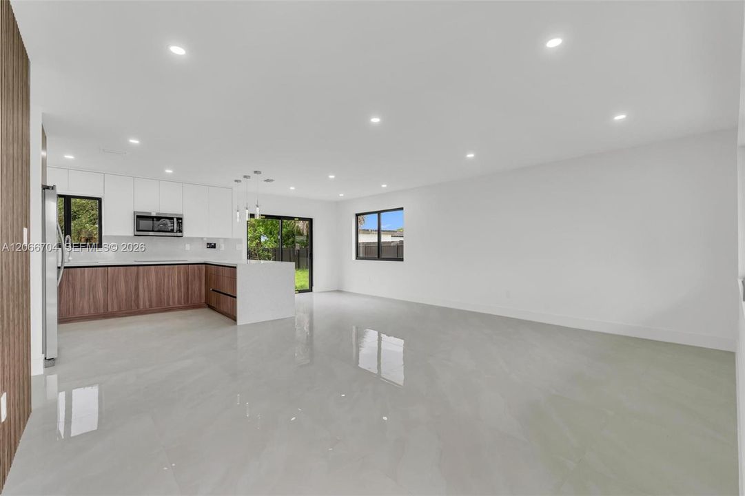 Activo con contrato: $570,000 (3 camas, 2 baños, 1300 Pies cuadrados)