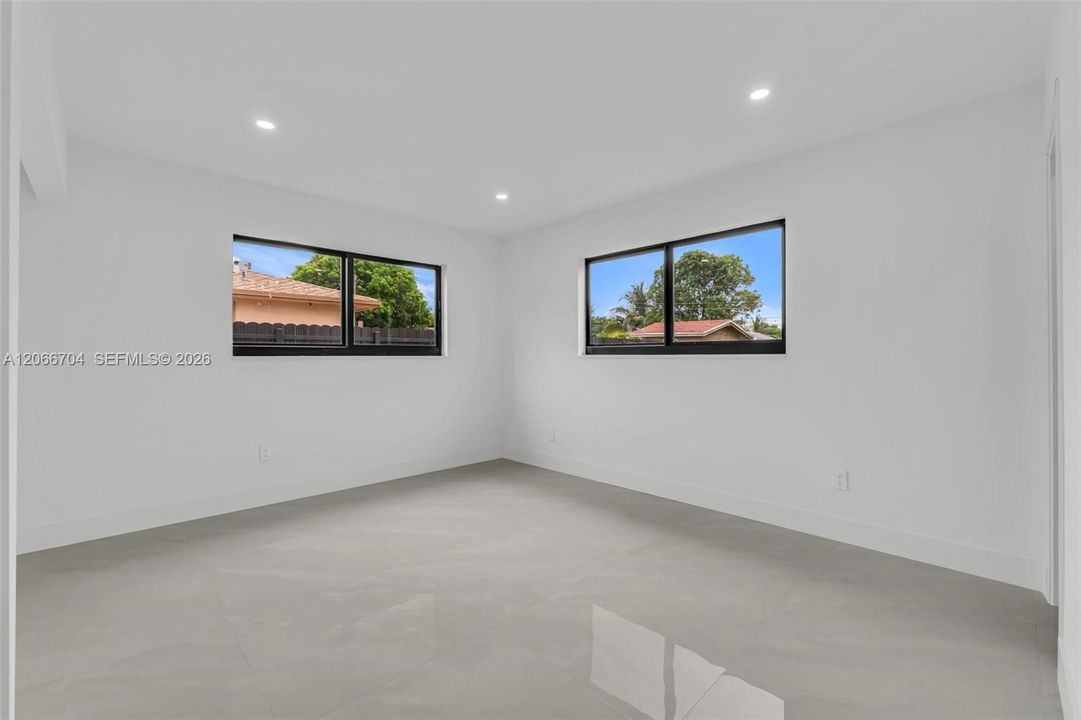 Activo con contrato: $570,000 (3 camas, 2 baños, 1300 Pies cuadrados)
