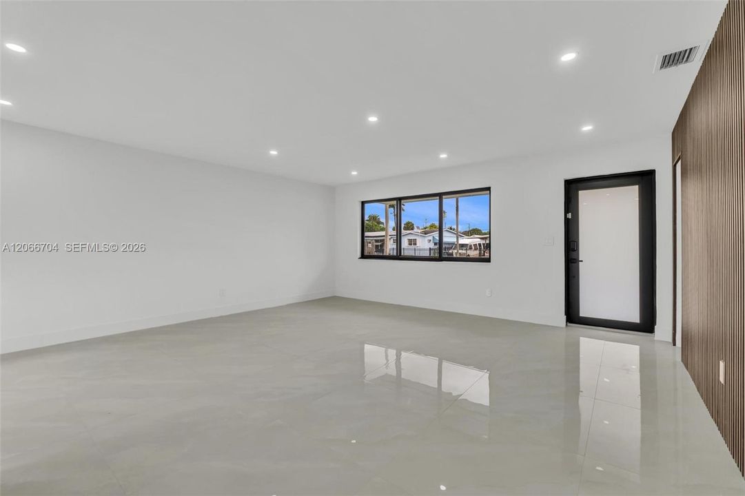 Activo con contrato: $570,000 (3 camas, 2 baños, 1300 Pies cuadrados)