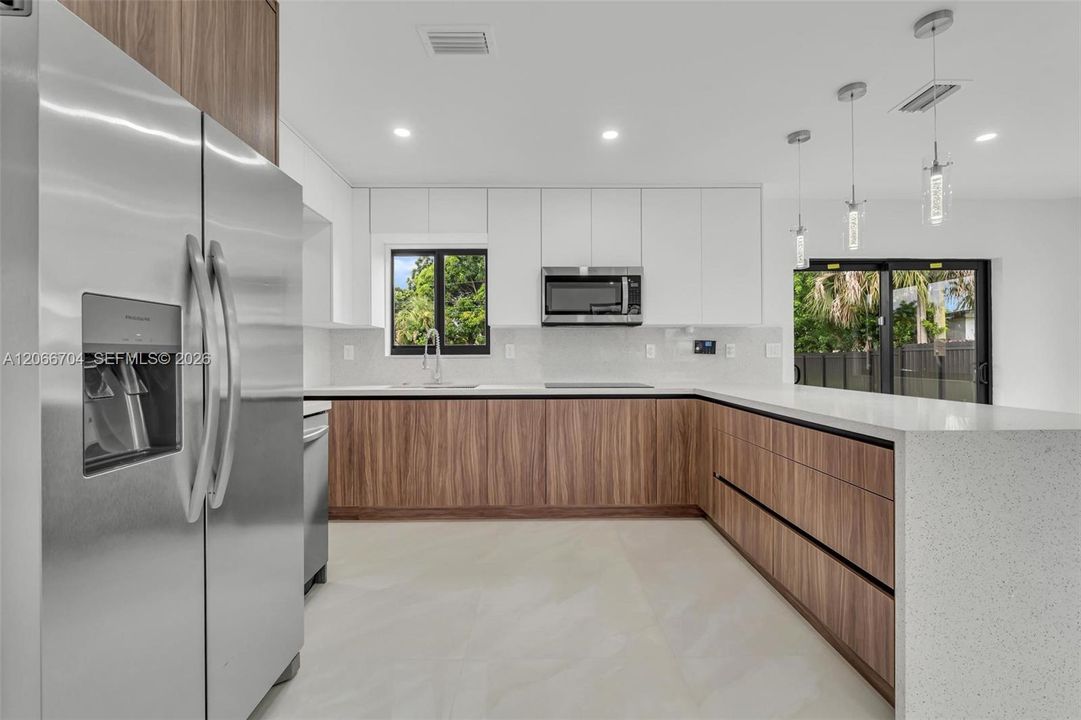 Activo con contrato: $570,000 (3 camas, 2 baños, 1300 Pies cuadrados)