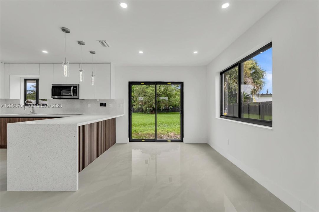 Activo con contrato: $570,000 (3 camas, 2 baños, 1300 Pies cuadrados)