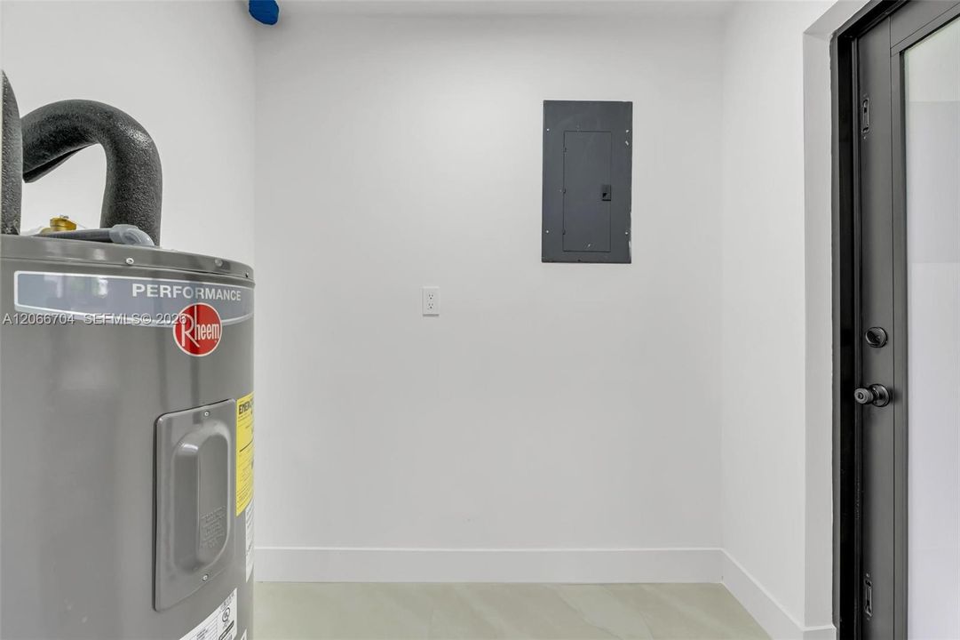 Activo con contrato: $570,000 (3 camas, 2 baños, 1300 Pies cuadrados)