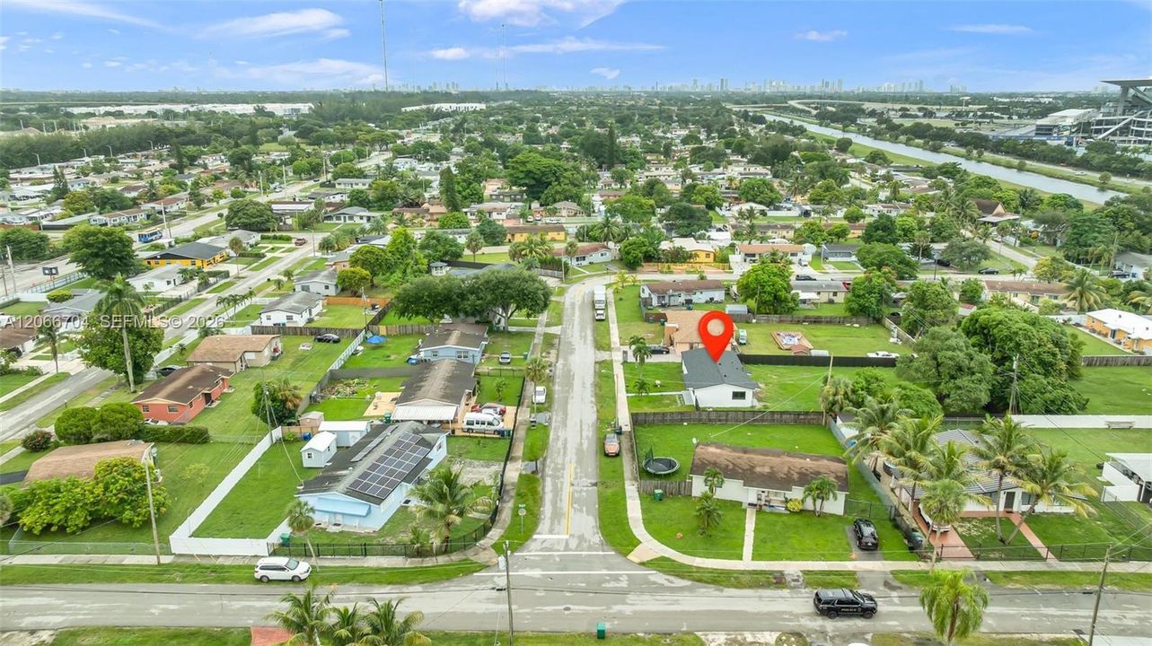 Activo con contrato: $570,000 (3 camas, 2 baños, 1300 Pies cuadrados)