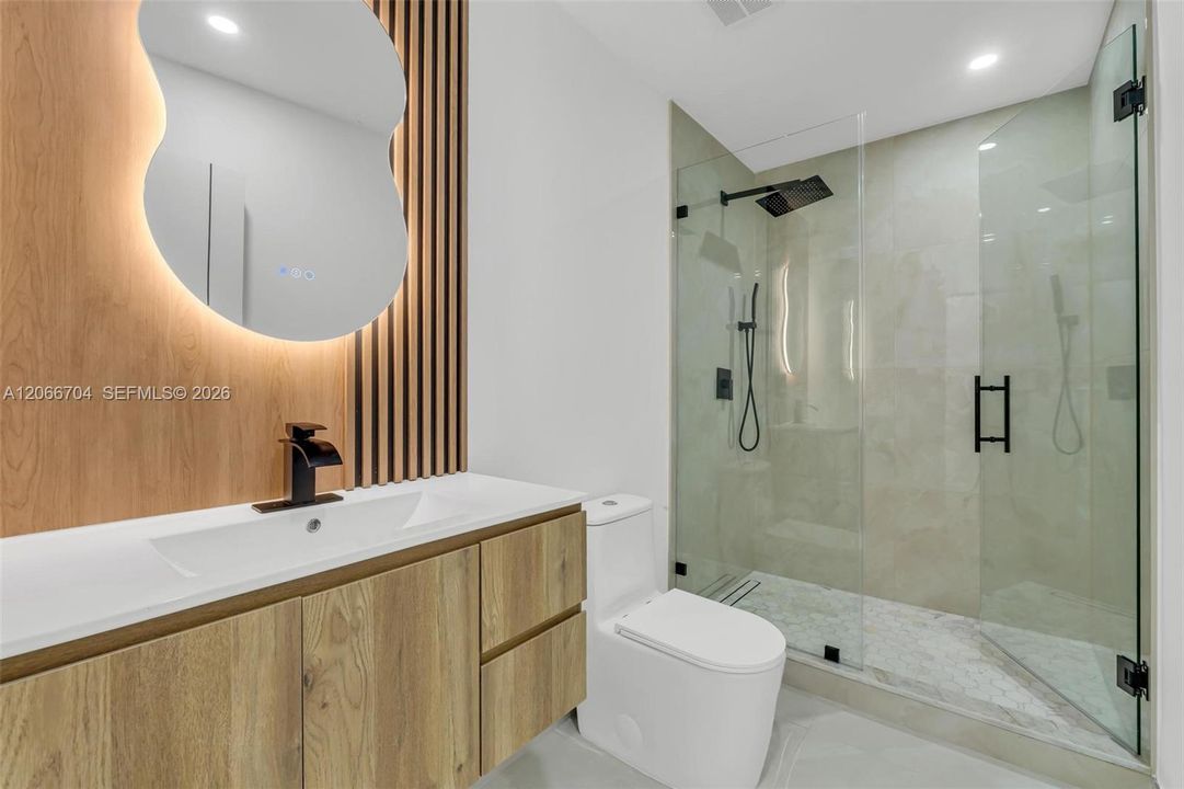 Activo con contrato: $570,000 (3 camas, 2 baños, 1300 Pies cuadrados)