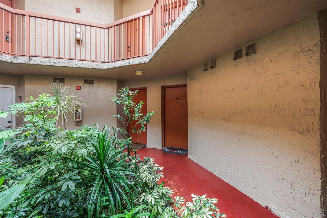 For Sale: $295,000 (2 beds, 2 baths, 1000 Square Feet)