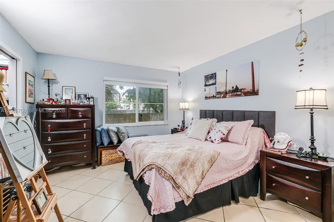 For Sale: $295,000 (2 beds, 2 baths, 1000 Square Feet)
