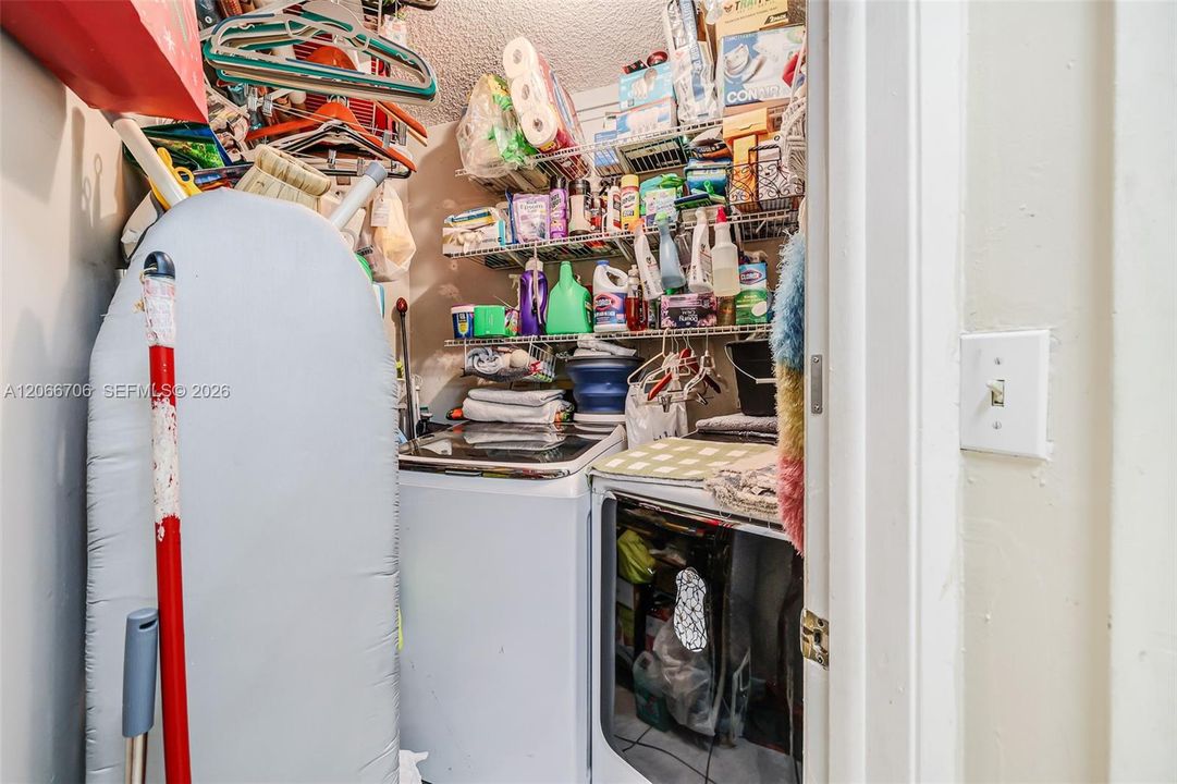 For Sale: $295,000 (2 beds, 2 baths, 1000 Square Feet)