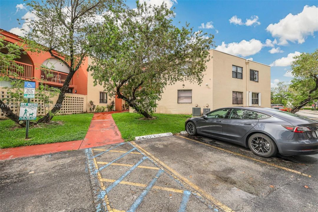 For Sale: $295,000 (2 beds, 2 baths, 1000 Square Feet)