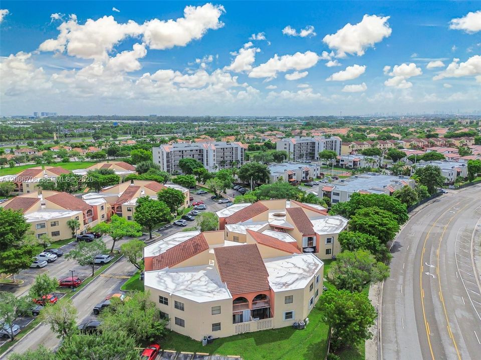 For Sale: $295,000 (2 beds, 2 baths, 1000 Square Feet)