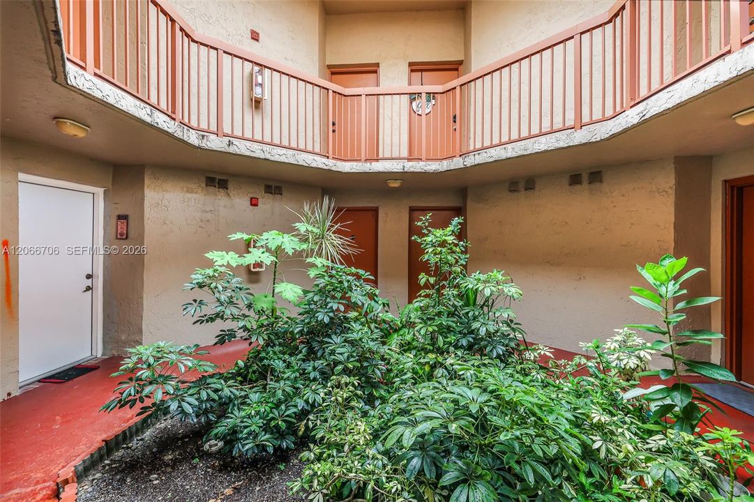 For Sale: $295,000 (2 beds, 2 baths, 1000 Square Feet)