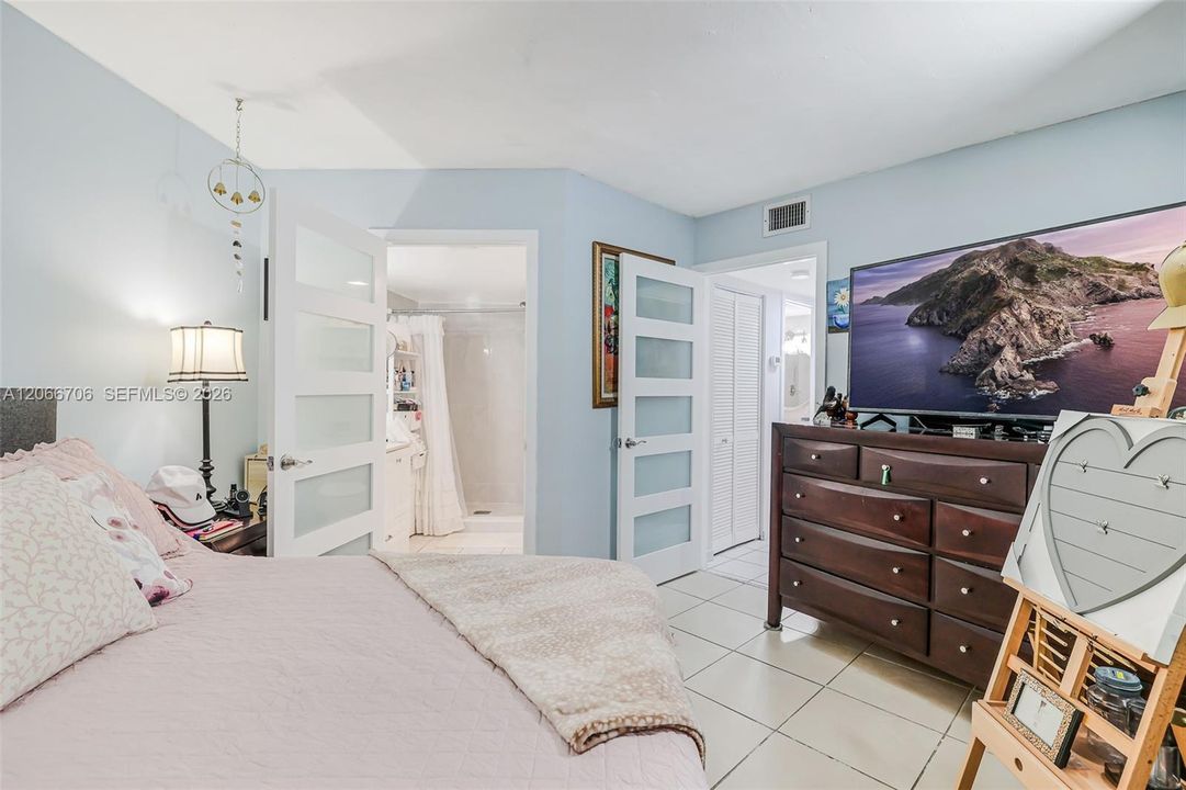 For Sale: $295,000 (2 beds, 2 baths, 1000 Square Feet)