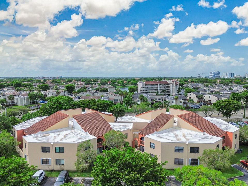 For Sale: $295,000 (2 beds, 2 baths, 1000 Square Feet)