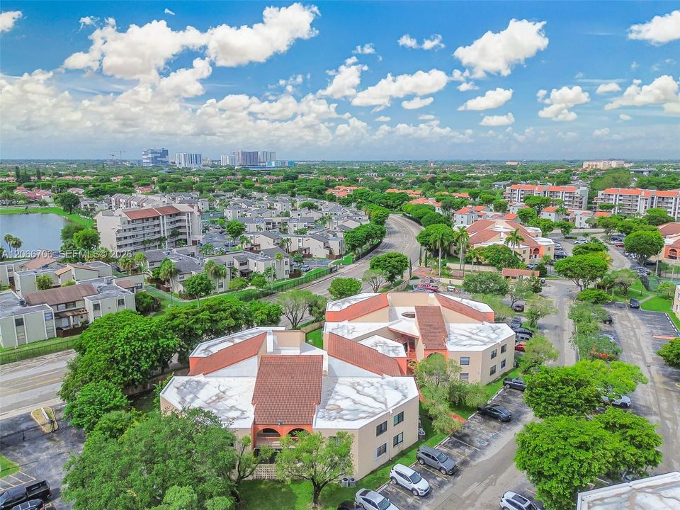 For Sale: $295,000 (2 beds, 2 baths, 1000 Square Feet)