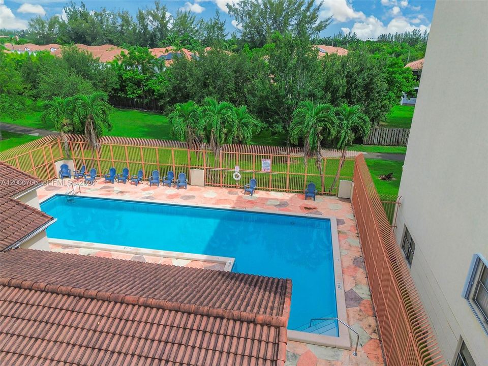 For Sale: $295,000 (2 beds, 2 baths, 1000 Square Feet)