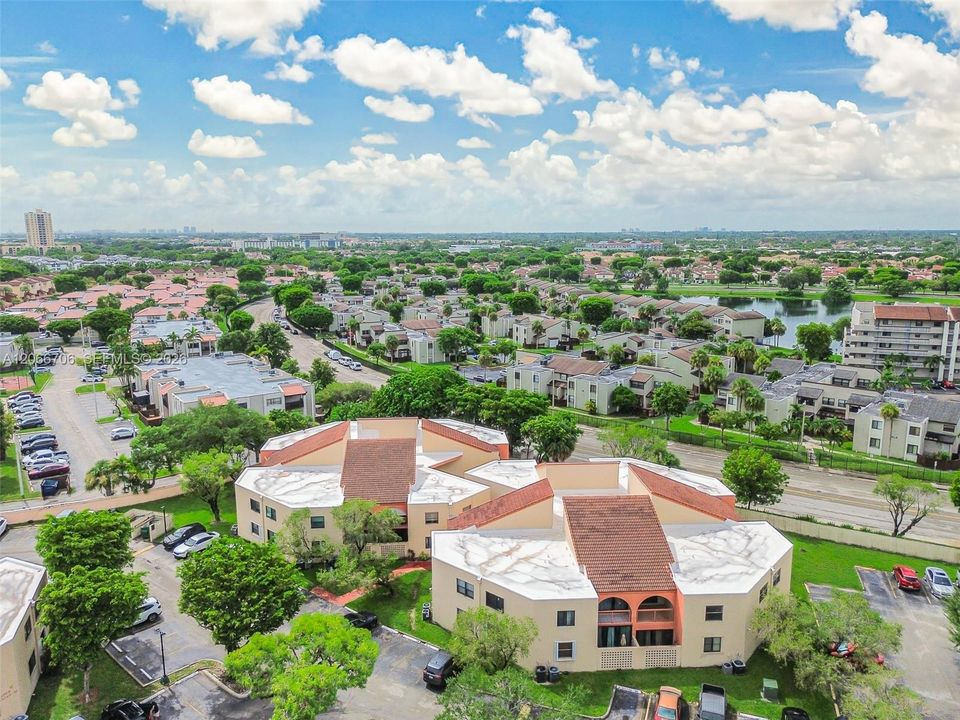 For Sale: $295,000 (2 beds, 2 baths, 1000 Square Feet)